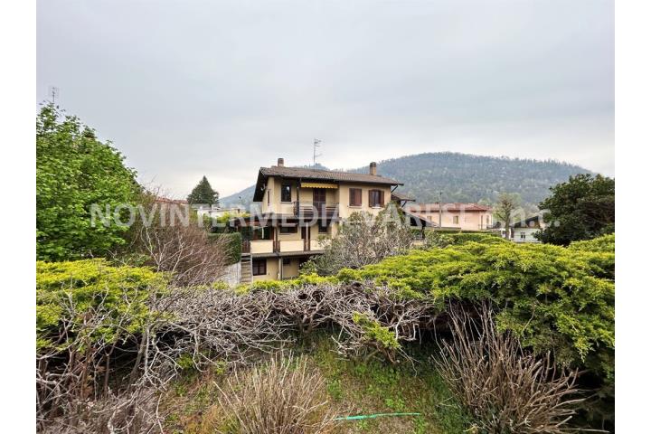 Villa in Vendita Laveno-Mombello