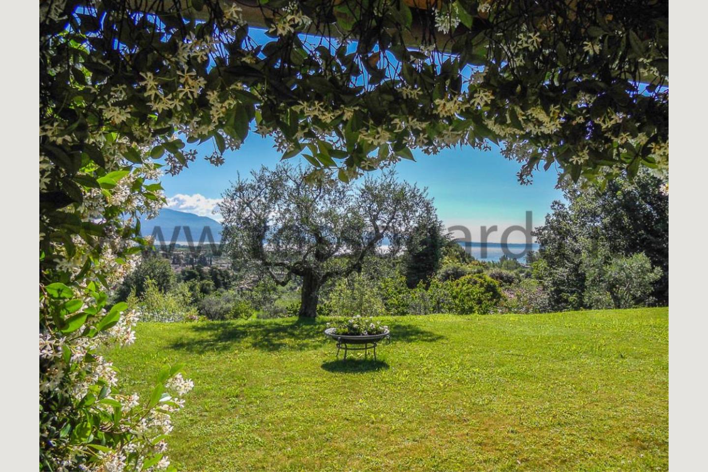 vista giardino Villa vista lago San Felice vendita