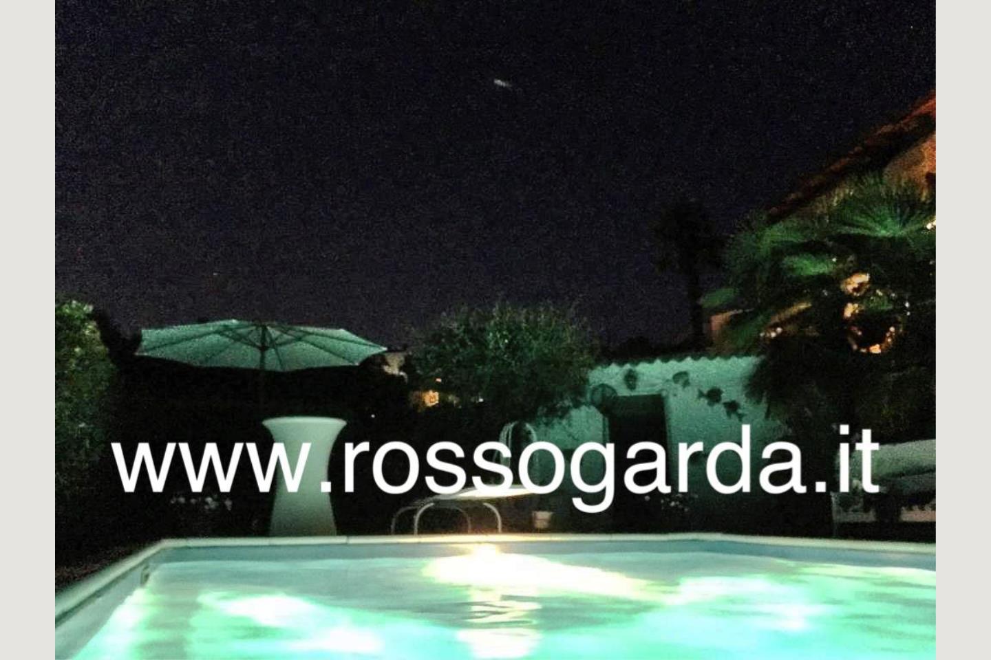 piscina notte villa vista panoramica Soiano