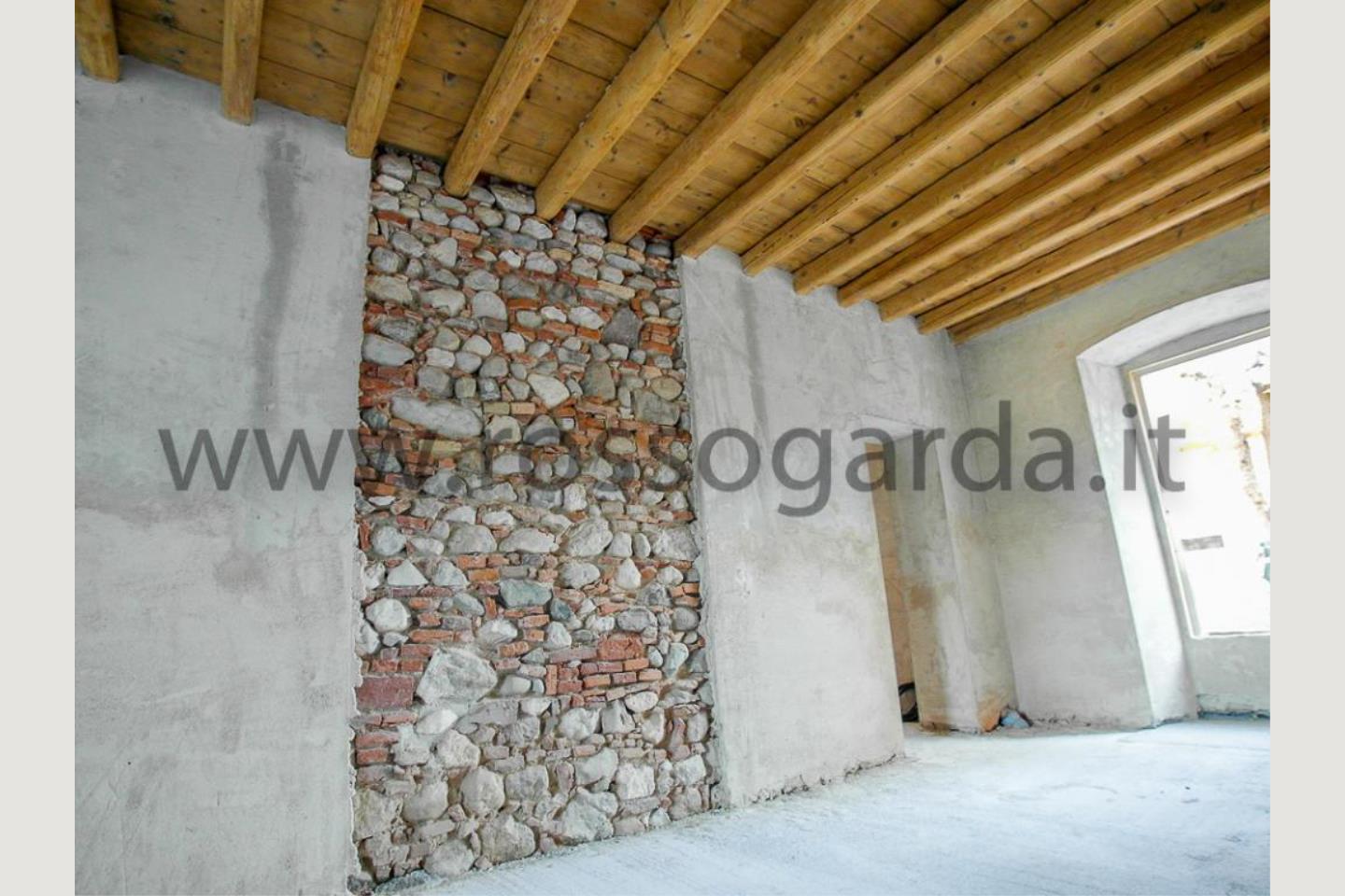 parete in mattoni e pietra Casale Ristrutturato 