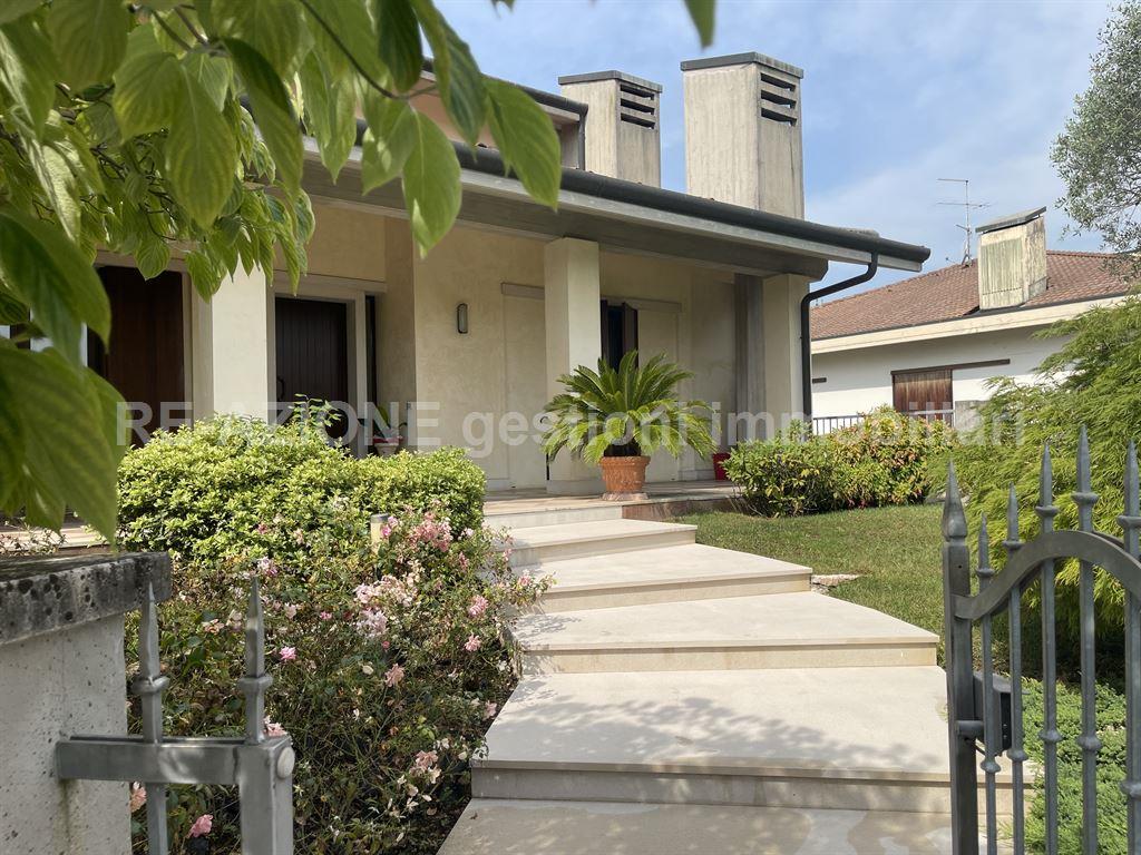 Villa in Vendita a Creazzo