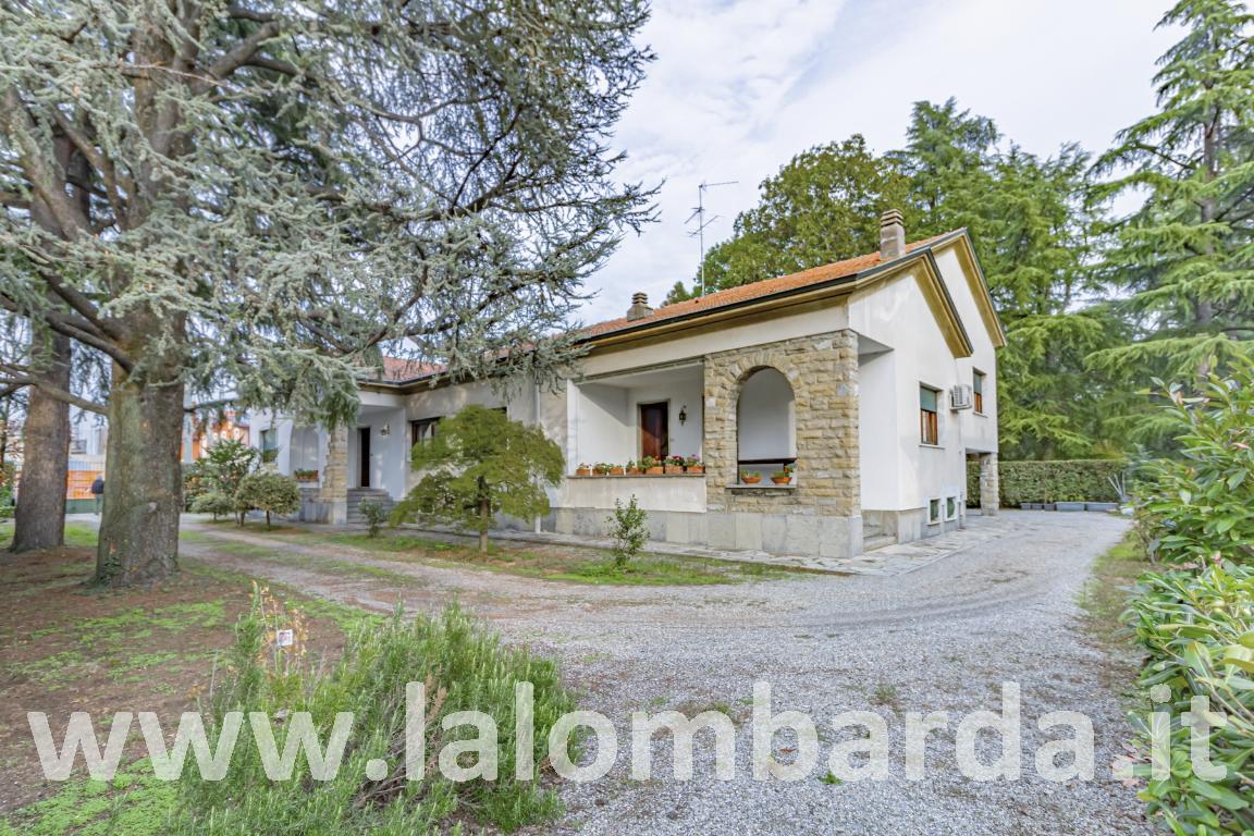 Villa in Vendita a Villasanta
