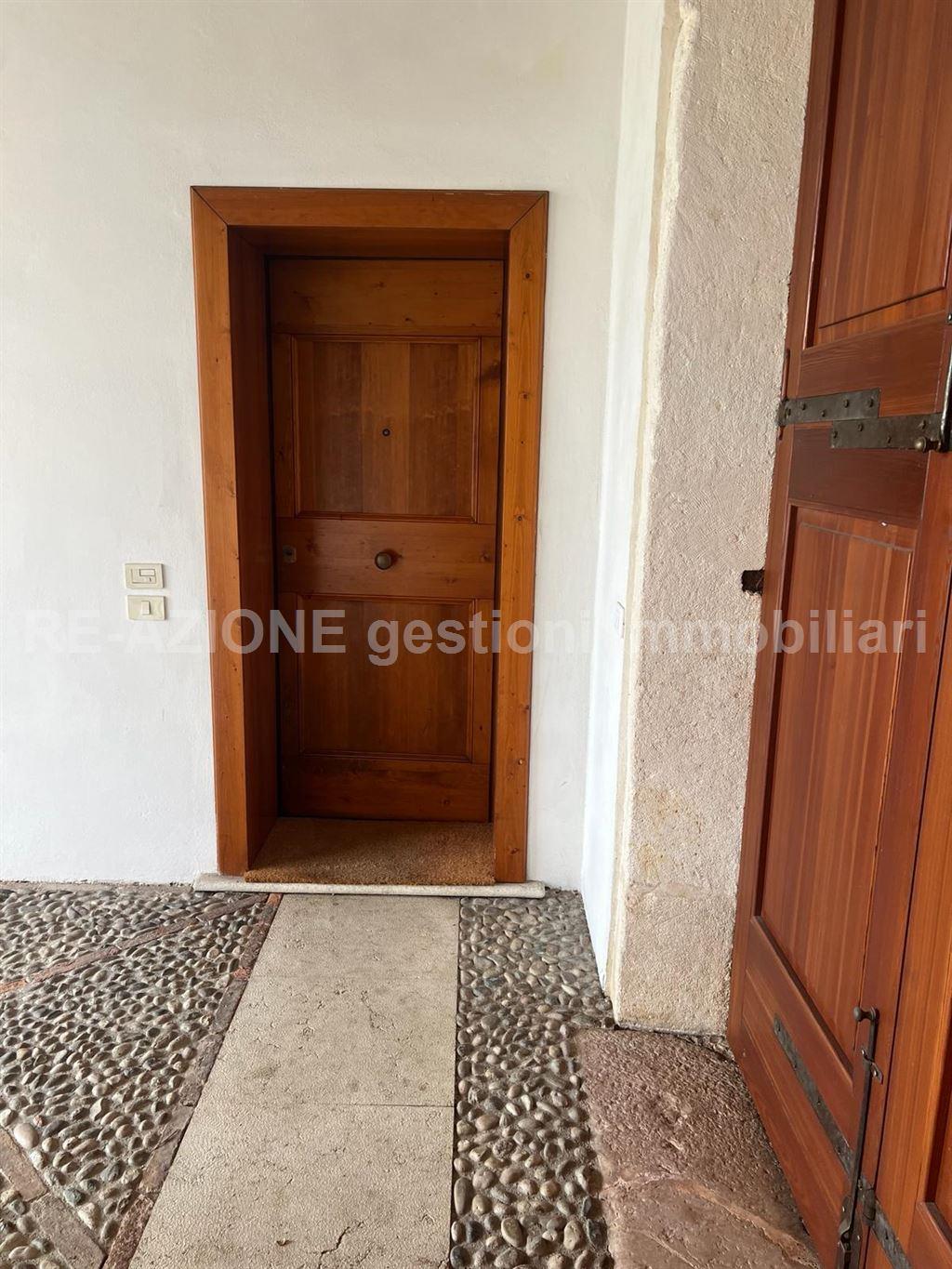 APARTMENT FOR RENT IN AN OLD VILLA