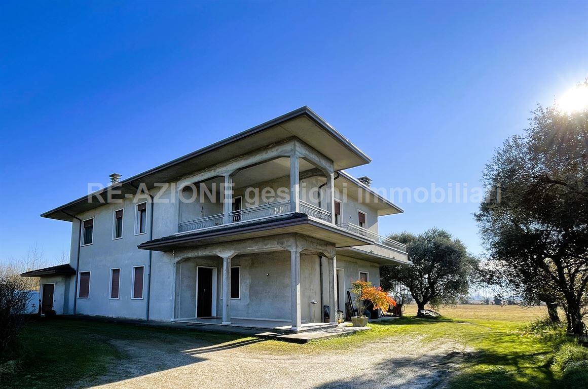 TORRI DI QUARTESOLO: vendesi ampia VILLA