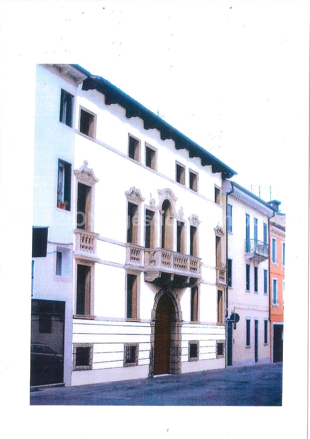 VICENZA, CENTRO STORICO EDIFICIO TERRA/CIELO DA RISTRUTTURARE