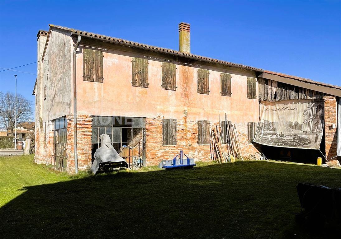 TORRI DI QUARTESOLO: vendesi RUSTICO da ristrutturare