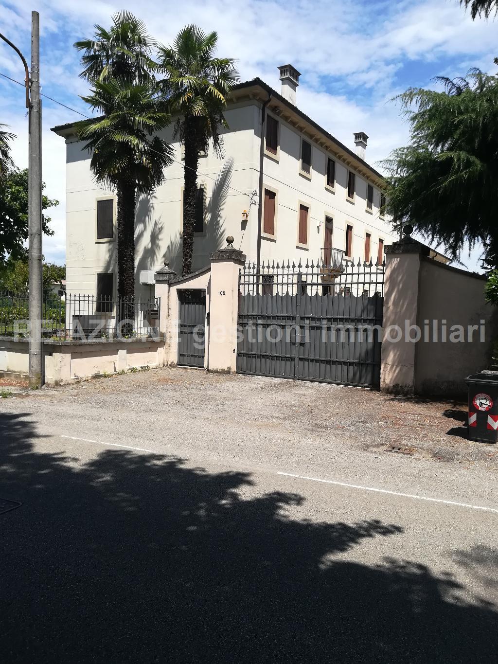 VICENZA ZONA BORGO CASALE VENDESI RESIDENZA PATRONALE