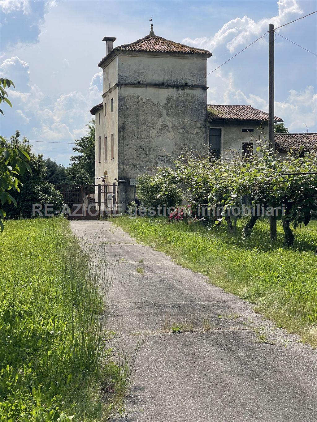 CASALE A MONTECCHIO PRECALCINO