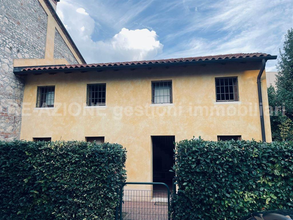 VENDITA BICAMERE SUD DUE LIVELLI CON GIARDINO A VICENZA.