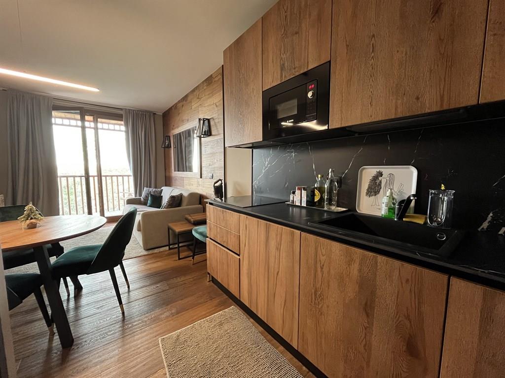 Frabosa Sottana (CN), frazione Prato Nevoso - Borgo Stalle Lunghe, bilocale finemente arredato con terrazzo e box auto