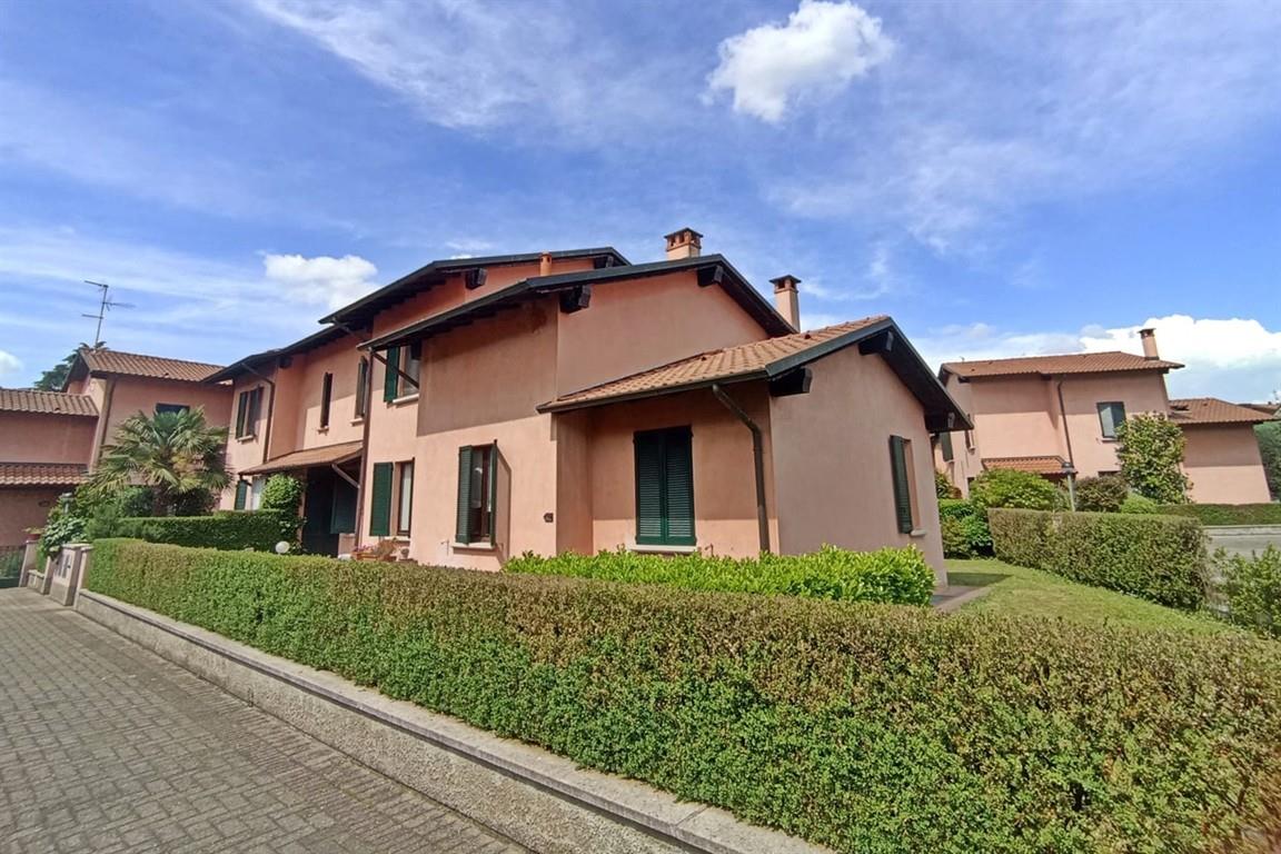 VIMERCATE ORENO VILLA BIFAMILIARE COMPOSTA DA 2 UNITA' ABITATIVE