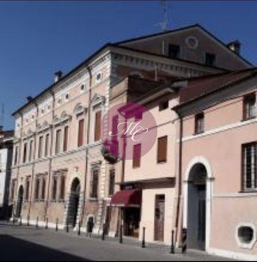 BAGNACAVALLO (RA) - CENTRO STORICO PRESSO PALAZZO CAPRA VENDESI UFFICIO CON POSSIBILITA' DI CAMBIO DESTINAZIONE D'USO IN ABITAZIONE