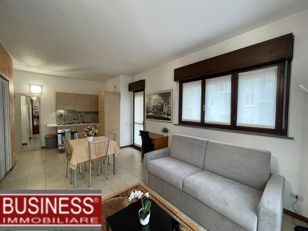 MILANO, MM DERGANO - BILOCALE CON ARREDO MODERNO