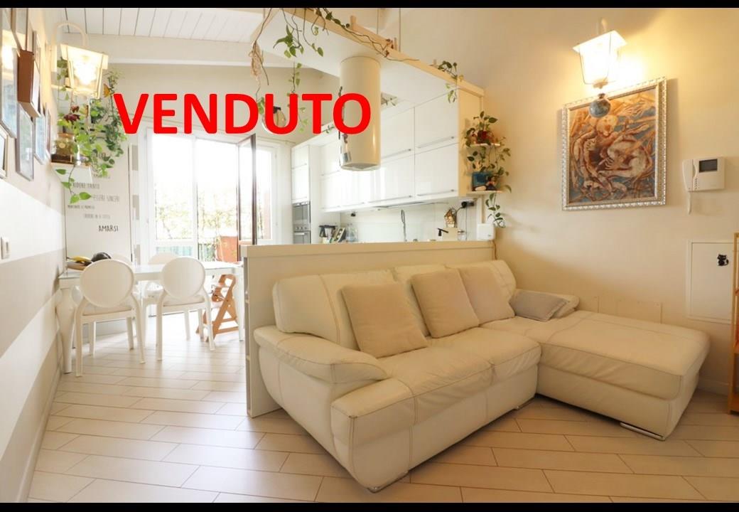 Appartamento con terrazzo in vendita a Roncello (MB)