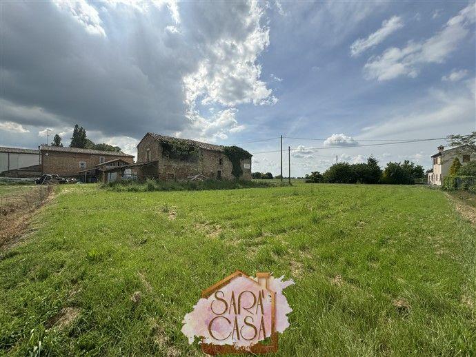 FABBRICATO DA RISTRUTTURARE CON AMPIO GIARDINO DI OLTRE 1100 mq