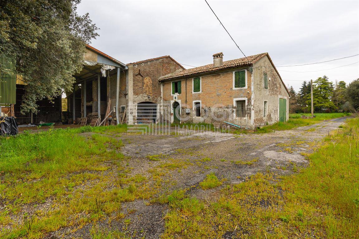 Rustico da ristrutturare