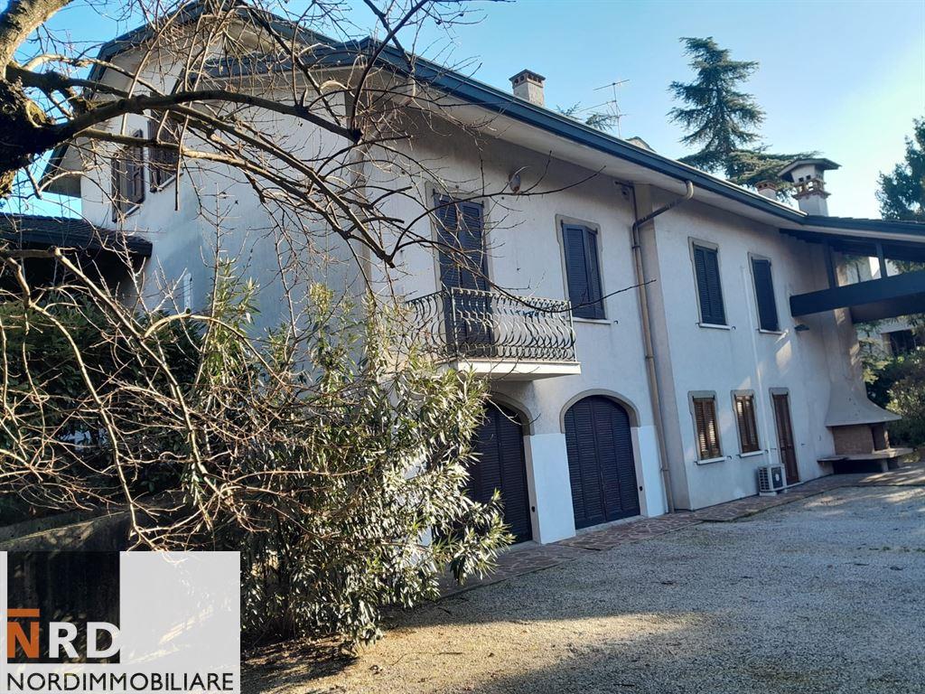 Elegante VILLA SINGOLA di 560 mq