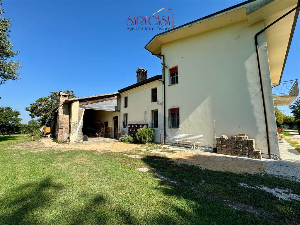 CASA INDIPENDENTE SU LOTTO ESCLUSIVO DI 5.000 MQ E SERVIZI ANNESSI