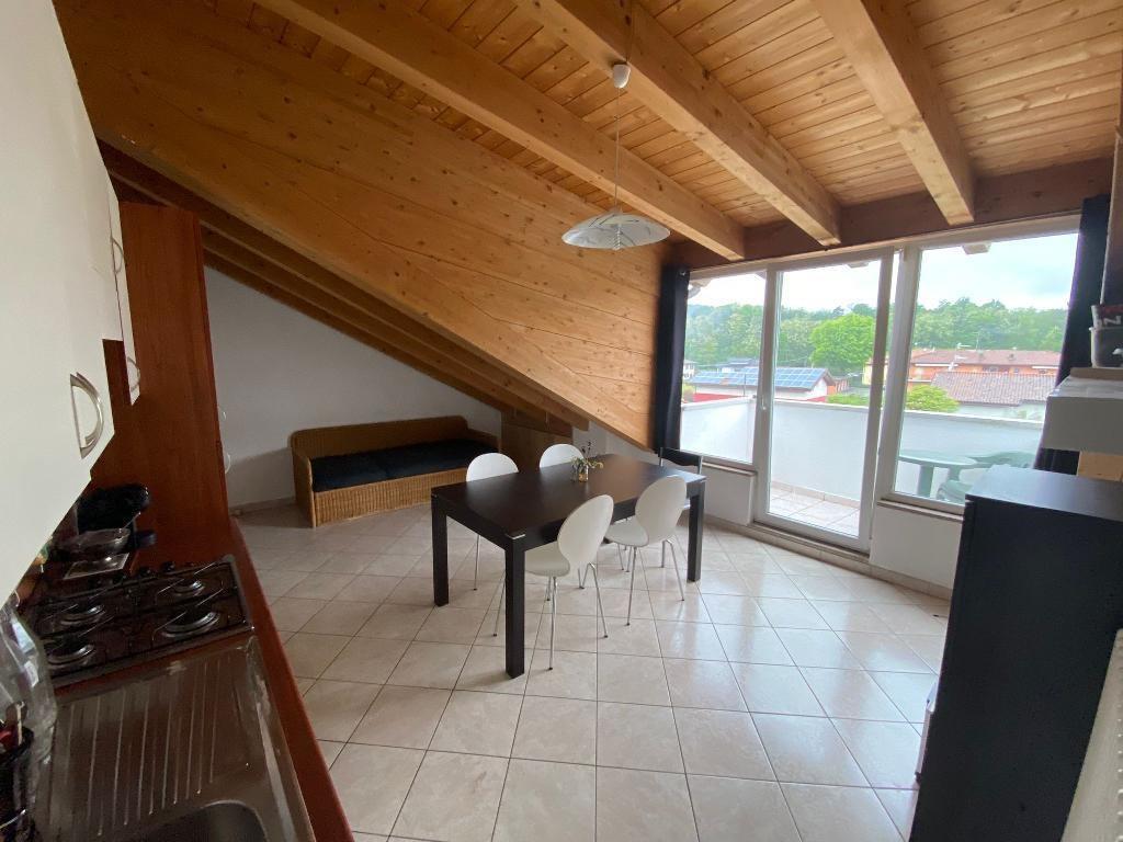 vld500 - mansarda bilocale arredata - balcone e box
