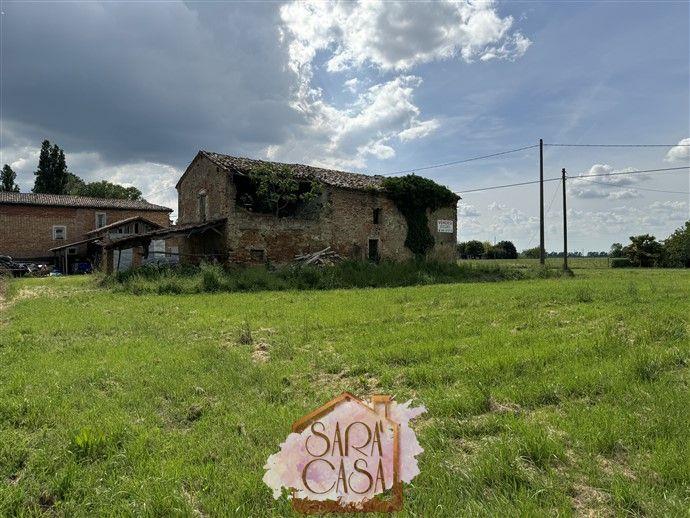 FABBRICATO DA RISTRUTTURARE CON AMPIO GIARDINO DI OLTRE 1100 mq