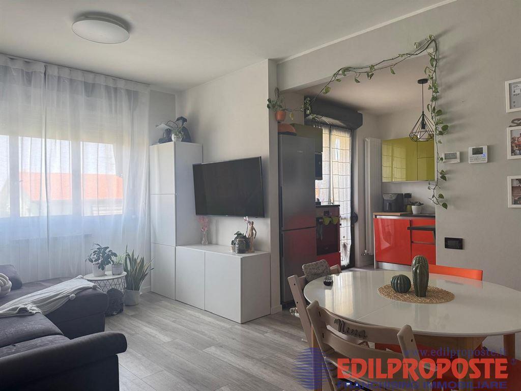 3 Locali in palazzina compreso box