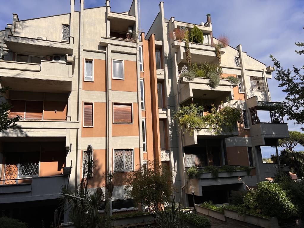 CAMILLUCCIA - appartamento ampia metratura con giardino + posti auto e cantina