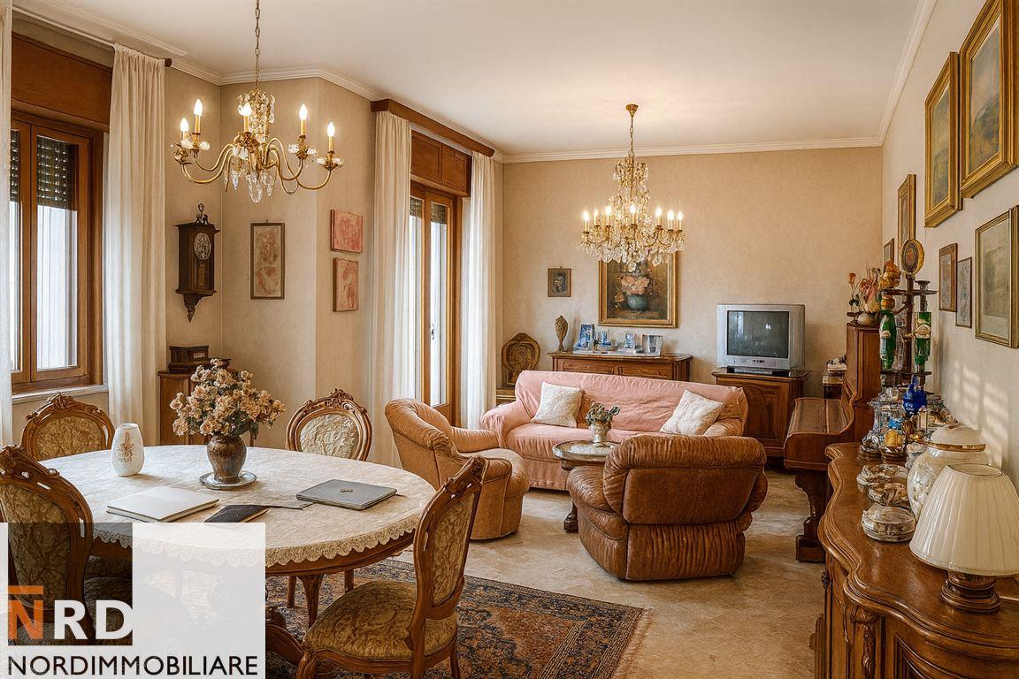 Elegante Villa Singola con Ampio Giardino