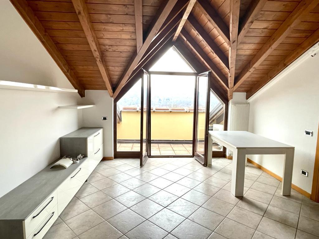 mansarda arredata e panoramica: 3 locali, doppi servizi, bo e posto auto