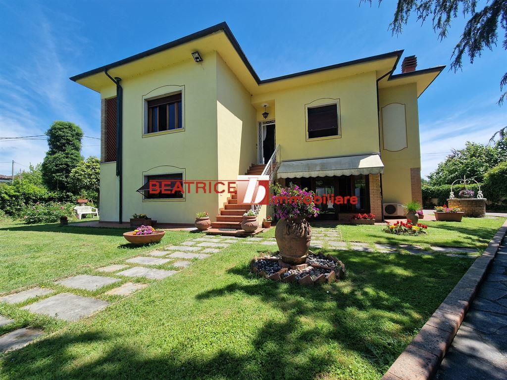 ADATTA ANCHE A DUE NUCLEI FAMILIARI, GIARDINO, GARAGE