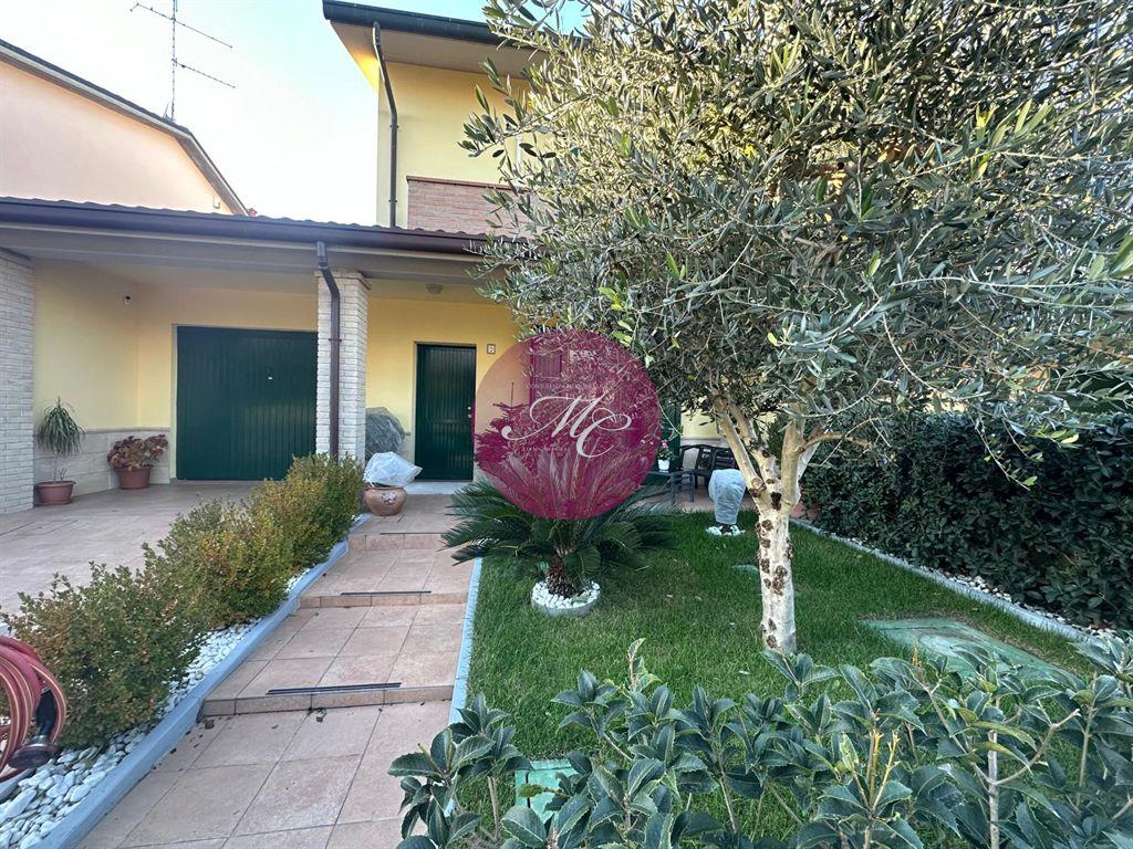 GLORIE DI BAGNACAVALLO (RA):  VENDESI VILLETTA  A SCHIERA CON GIARDINO