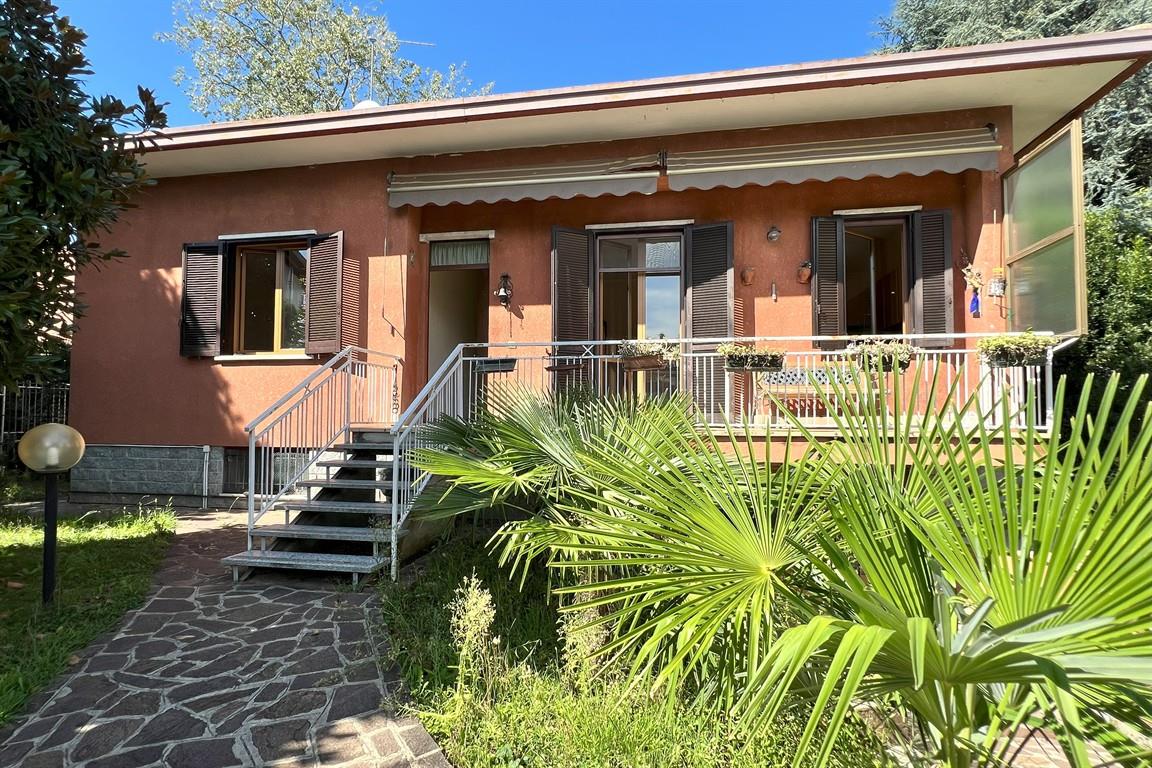 VILLETTA SINGOLA CON GIARDINO PRIVATO