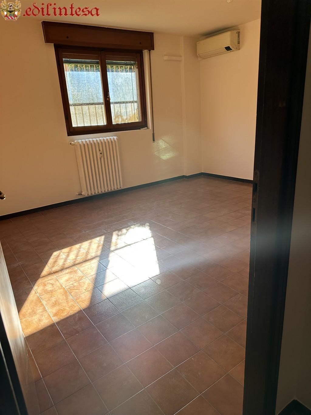 Bilocale piano terra libero subito