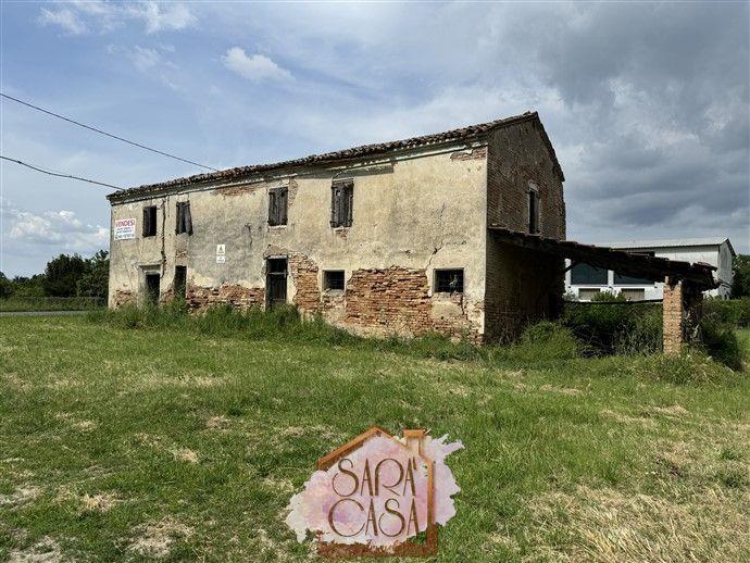 FABBRICATO DA RISTRUTTURARE CON AMPIO GIARDINO DI OLTRE 1100 mq
