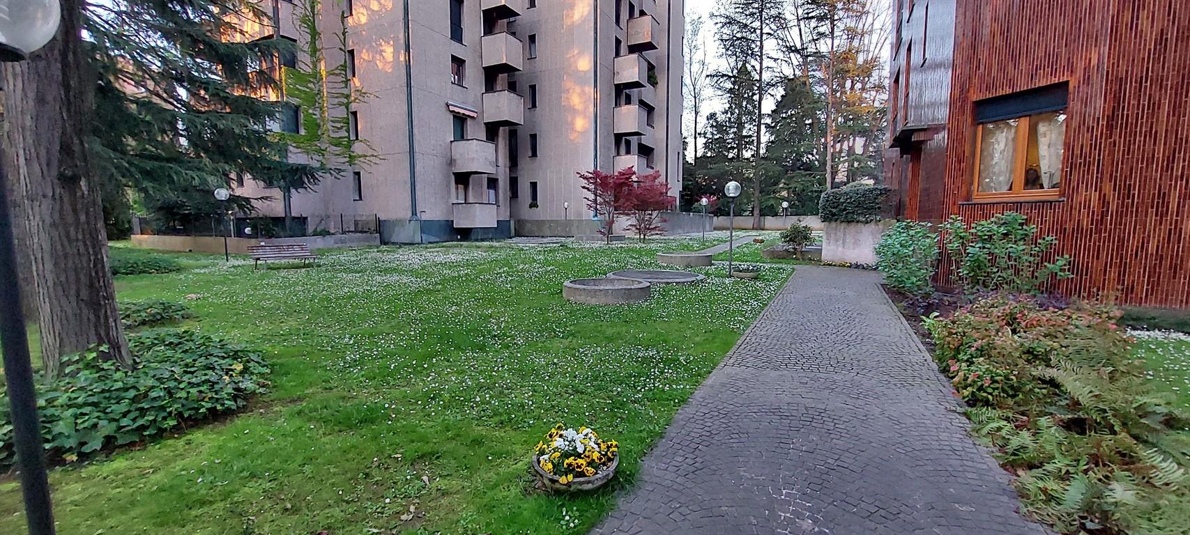 MONZA Parco - ampio quadrilocale in vendita con box
