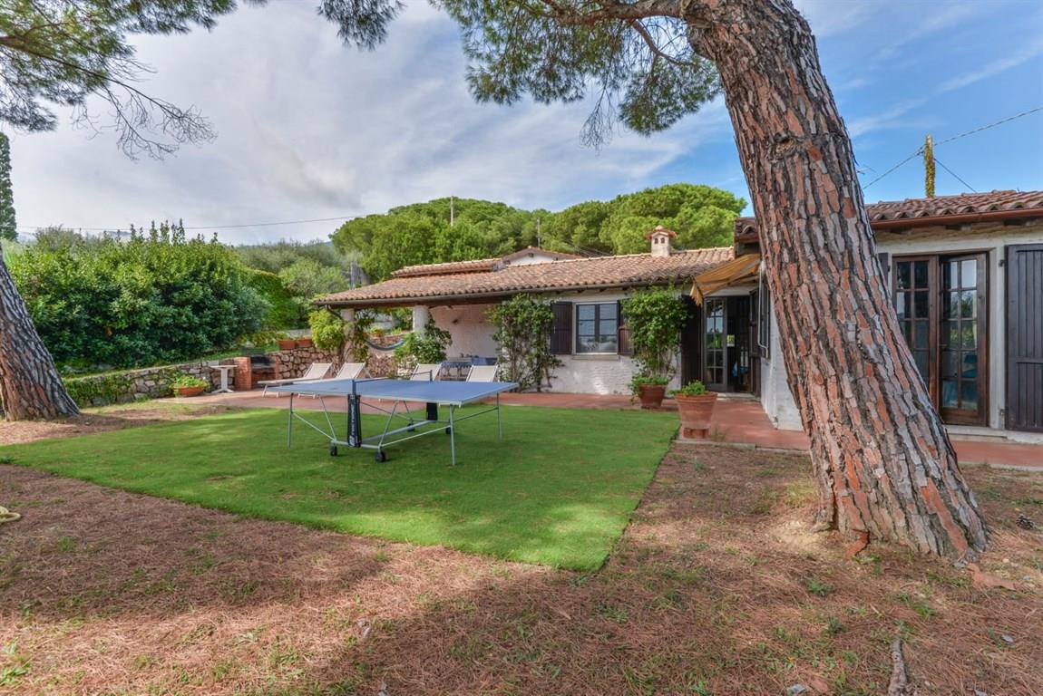 Villa unifamiliare finemente rifinita con corpo secondario e parco esclusivo