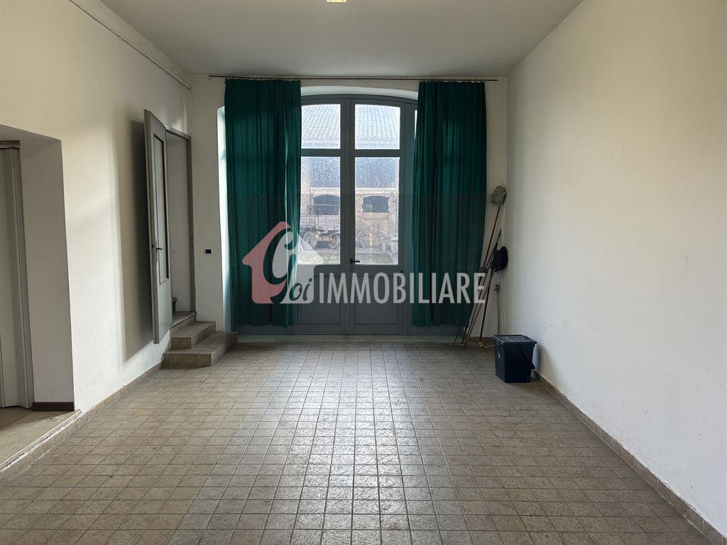 Casa indipendente con cortile e barchessa a Rivarolo Mantovano