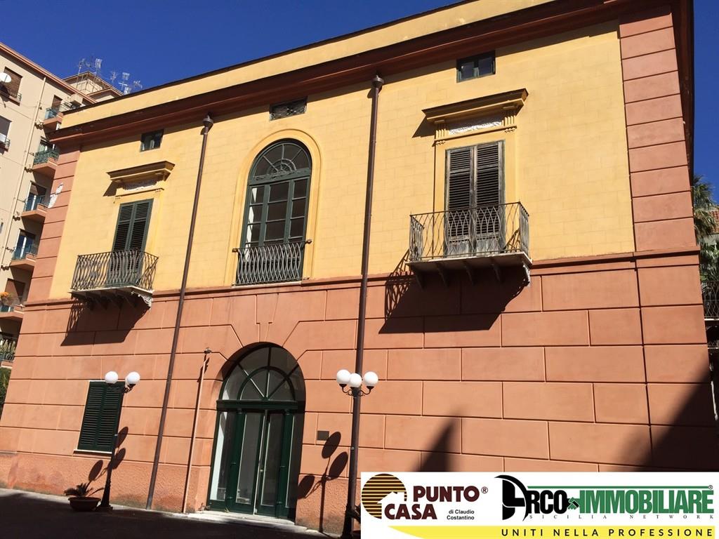 Vendesi  Appartamento / Studio in Villa Storica – Villa Termini del Conte d’Isnello S. Antimo (Palermo)
