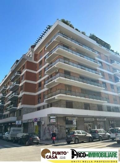 AFFITTASI bivani Elegante e Moderno in Via Lo Jacono 60 mq, totalmente ristrutturato,ben arredato