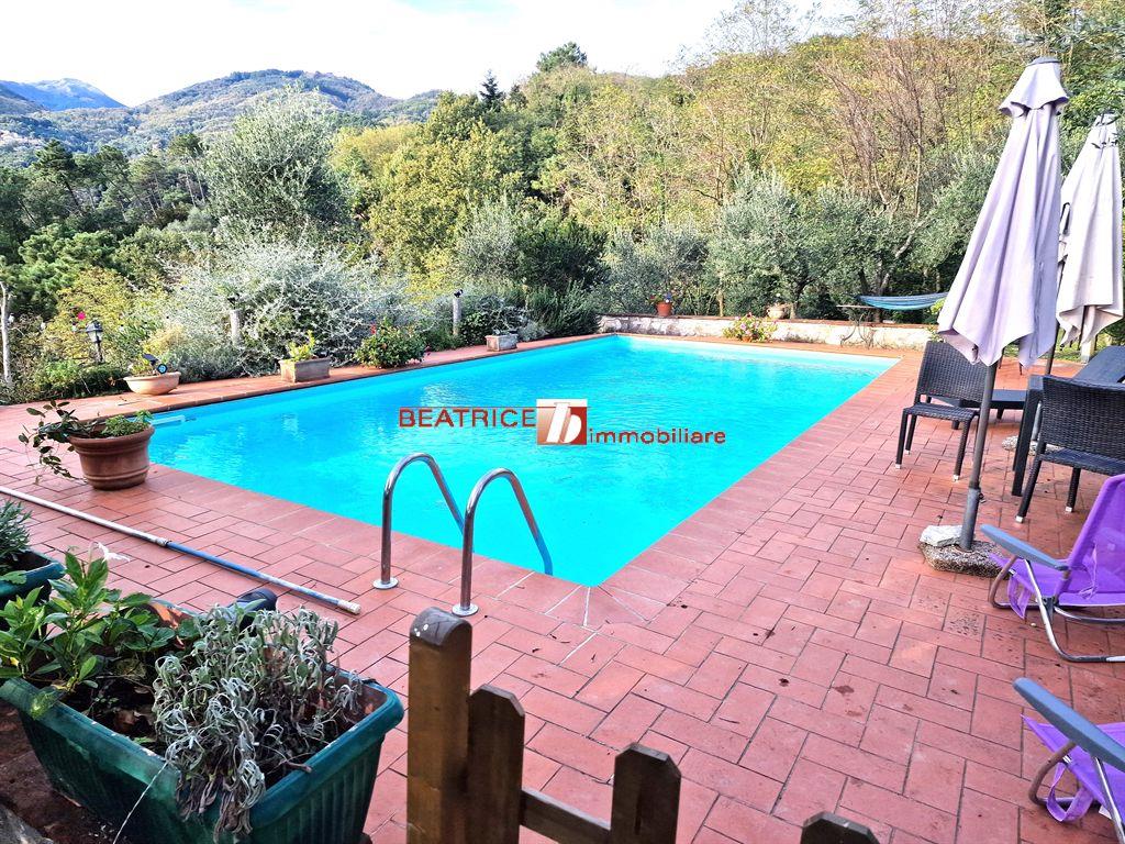 IN COLLINA, NEL VERDE, PISCINA IN MURATURA