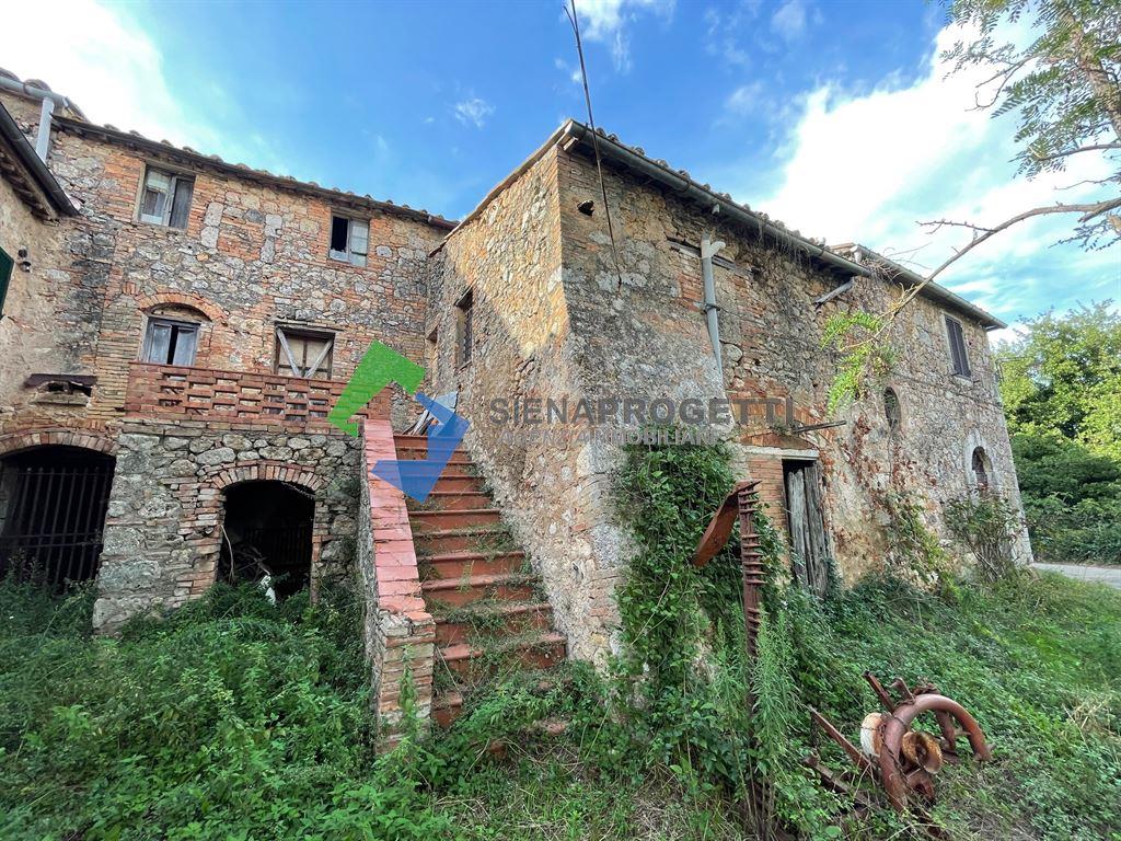 Rustico da ristrutturare posto all’interno di un antico Borgo della Montagnola senese