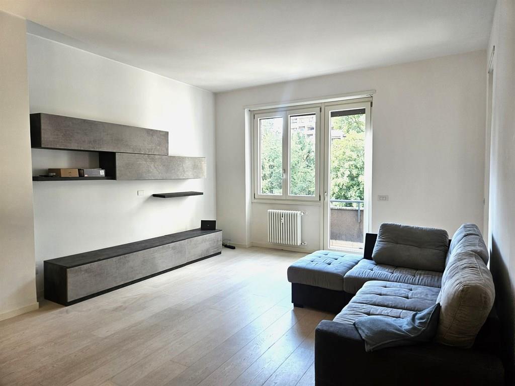 Monza Parco - AFFITTASI appartamento tre locali arredato con box