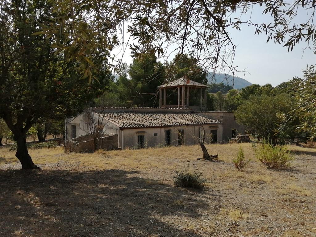 Rustico panoramico con terreno di pertinenza