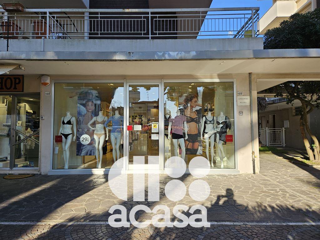 VENDESI NEGOZIO A CESENATICO SUL VIALE CARDUCCI
