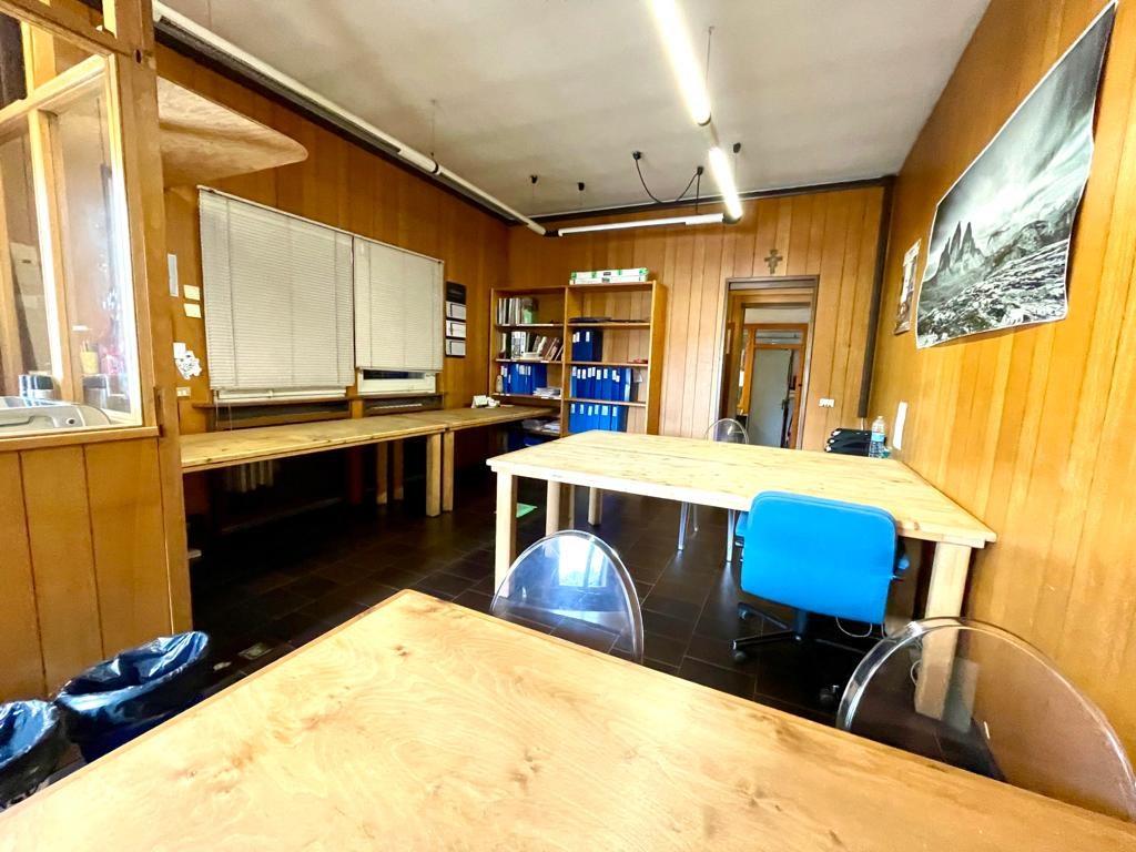 lbz380 - ufficio indipendente di 1 locali + bagno, posteggio riservato