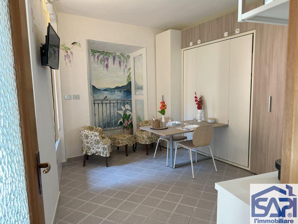 Monolocale arredato nel borgo storico di Argegno – ideale per affitti brevi