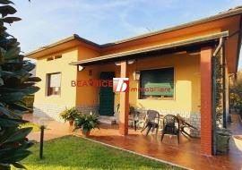 SU UN PIANO, GARAGE DOPPIO E GIARDINO