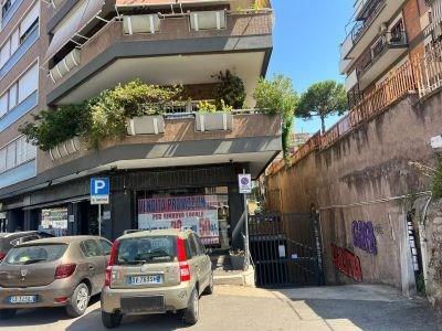 Largo La Loggia - Ampio Box Auto