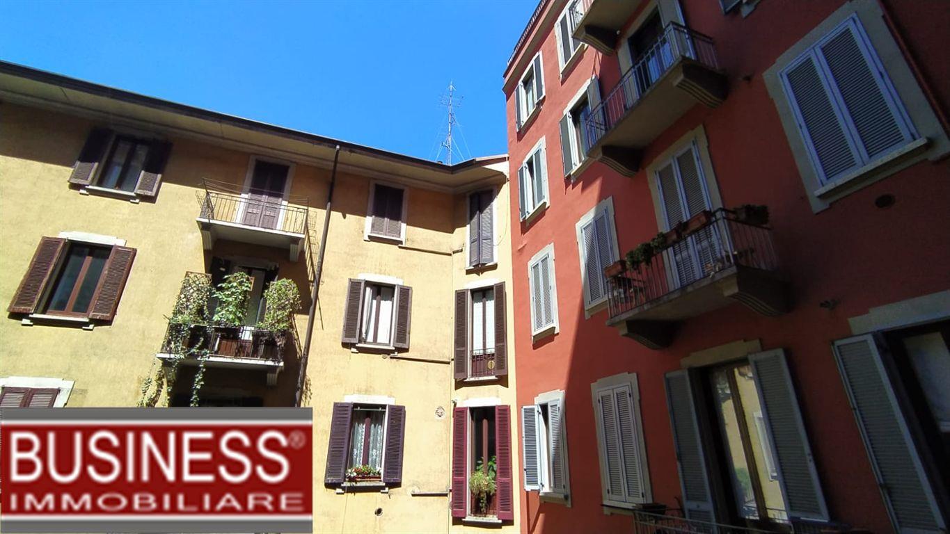 MILANO, PORTA ROMANA - QUADRILOCALE ARREDATO CON DOPPI SERVIZI