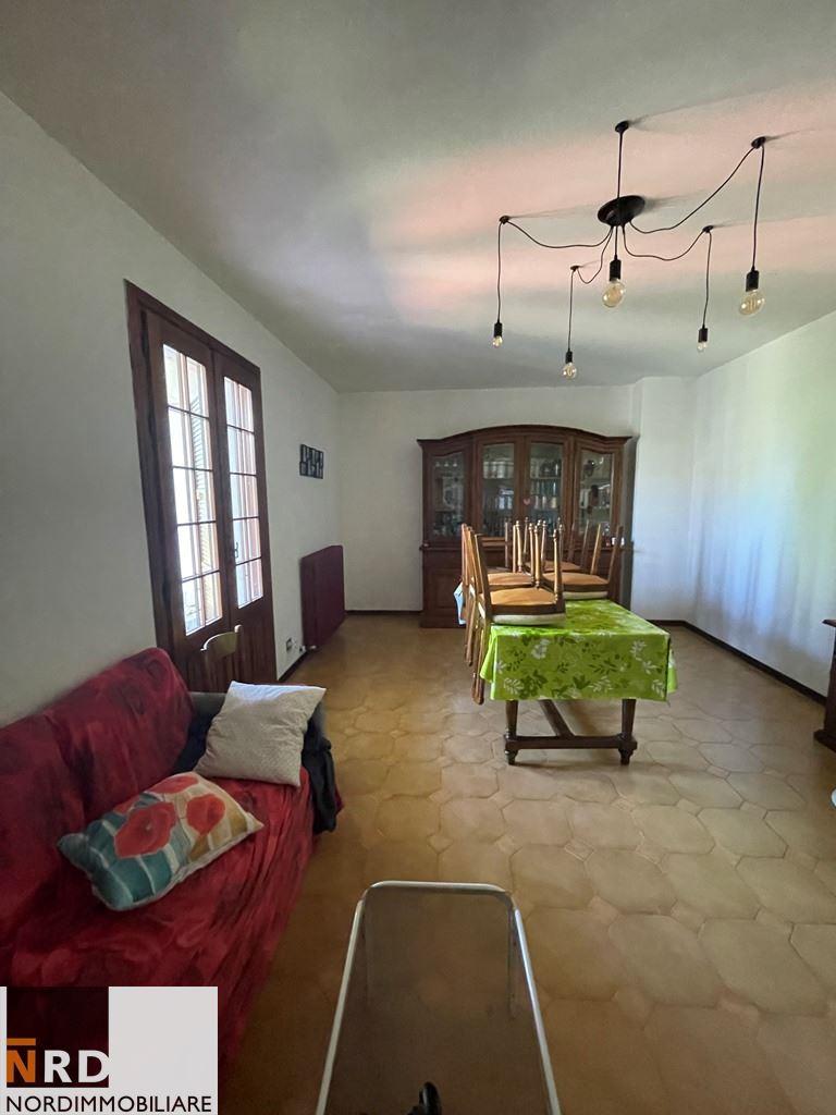Ampia Villa Singola con Capannone annesso