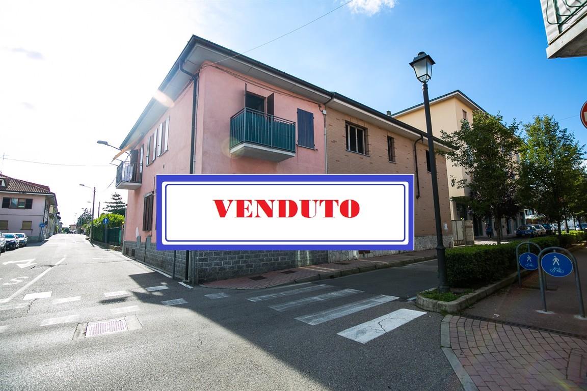 TRILOCALE IN CONTESTO BIFAMILIARE A CERIANO LAGHETTO